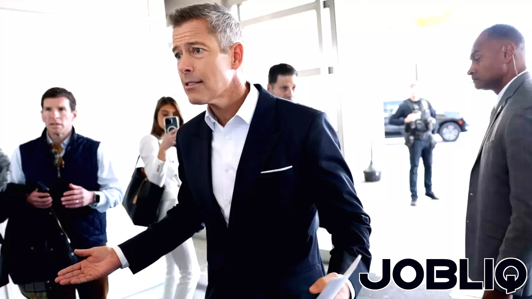 Air Traffic Controllers to Receive $10,000 Bonuses for Perfect Attendance